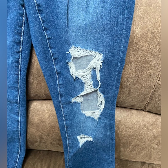 American Eagle Hi Rise Jegging size 2 Short; Distressed - Picture 3 of 10